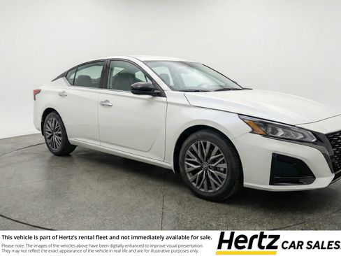 Used 2025 Nissan Altima 2.5 SV image 1