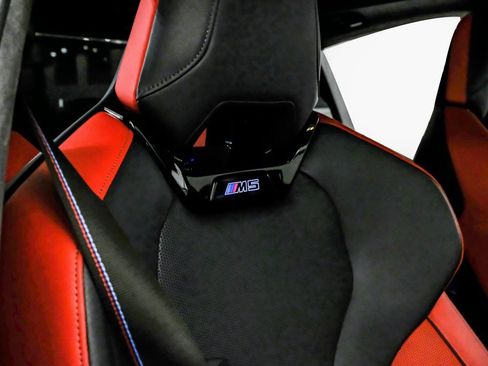 Used 2025 BMW M5 w/ Carbon Package image 33