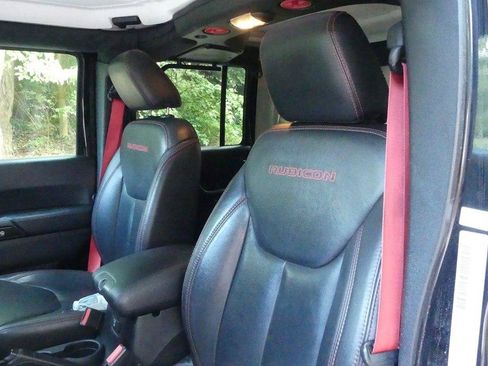 Used 2018 Jeep Wrangler Unlimited Rubicon AWD/4WD image 12