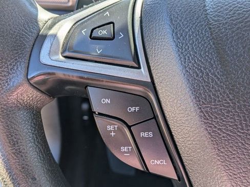 Used 2018 Ford Fusion SE w/ Fusion SE Technology Package FWD image 19