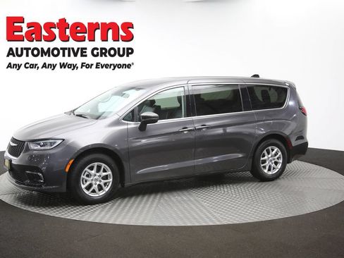 Used 2023 Chrysler Pacifica Touring-L FWD image 58