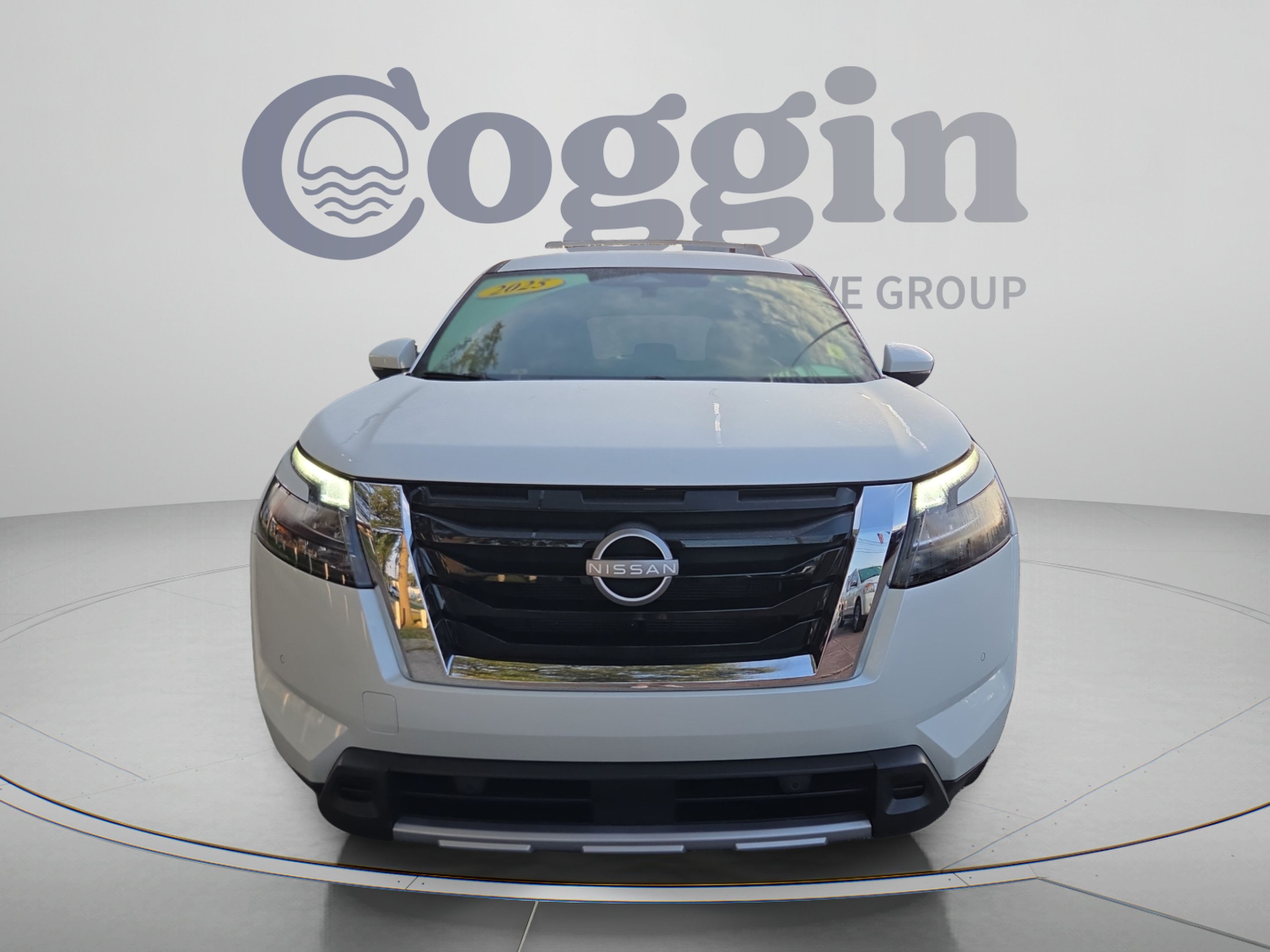 Used 2025 Nissan Pathfinder SL FWD image 8