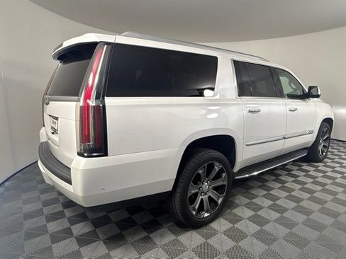 Used 2017 Cadillac Escalade ESV Luxury AWD/4WD image 41