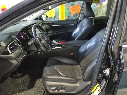 Used 2018 Toyota Camry XSE FWD image 6