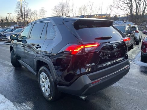 Used 2021 Toyota RAV4 LE image 8