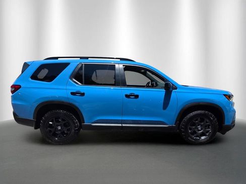 Used 2024 Honda Pilot TrailSport image 2