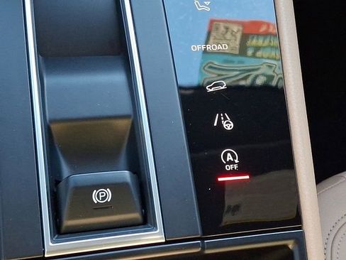 Used 2023 Porsche Macan T image 27