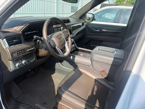 Used 2023 GMC Yukon Denali RWD image 6