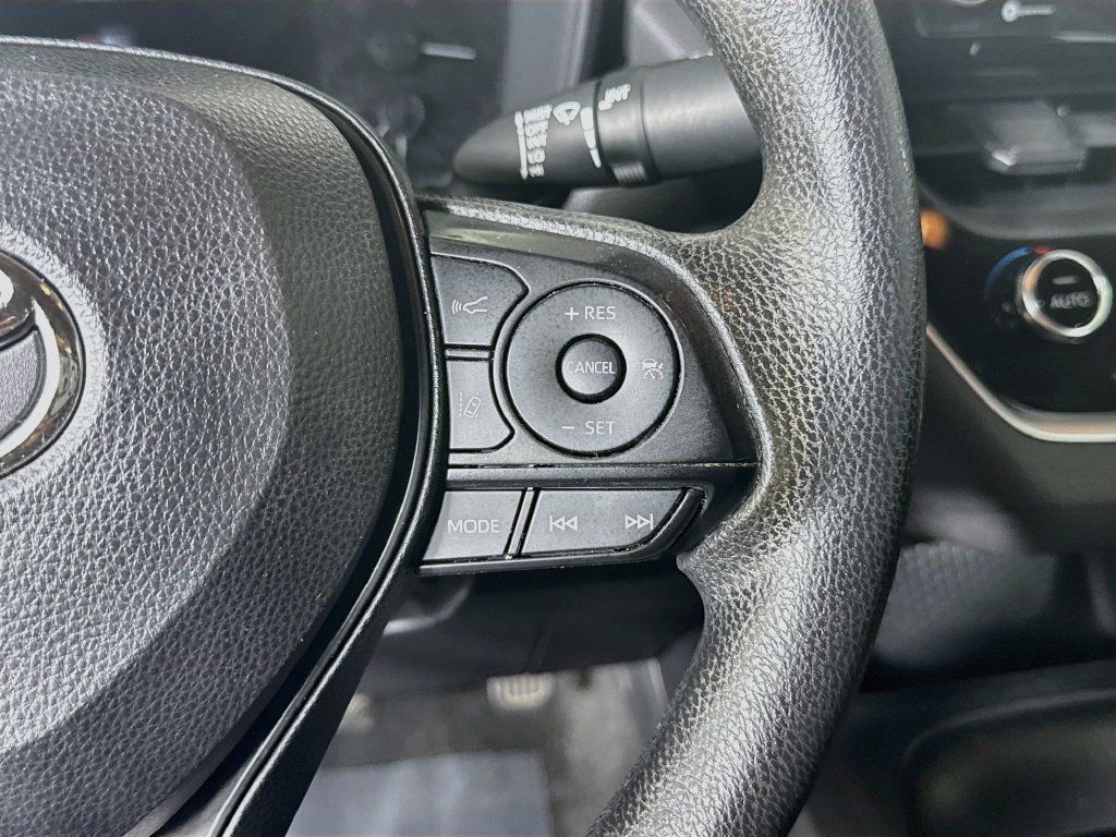 Used 2022 Toyota Corolla LE FWD image 14