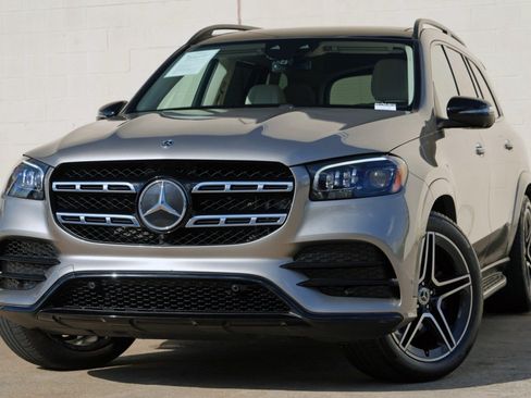 Used 2023 Mercedes-Benz GLS 450 4MATIC image 3