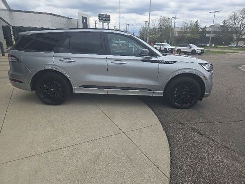 Certified 2024 Lincoln Aviator Reserve w/ Jet Package AWD/4WD image 2