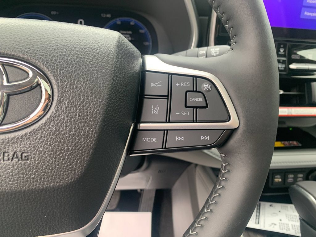 New 2026 Toyota Highlander Limited AWD/4WD image 30
