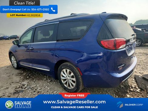 Used 2018 Chrysler Pacifica Touring-L Plus FWD image 3