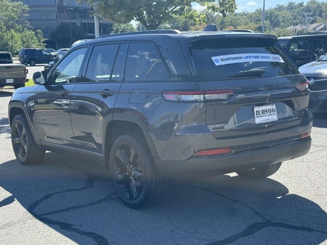 Used 2023 Jeep Grand Cherokee Altitude AWD/4WD image 5