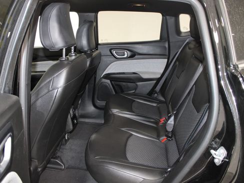 Used 2025 Jeep Compass Latitude AWD/4WD image 21