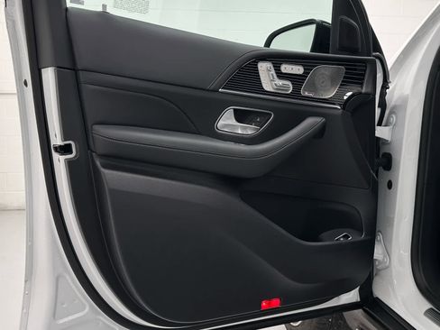 Used 2025 Mercedes-Benz GLS 63 AMG 4MATIC image 22