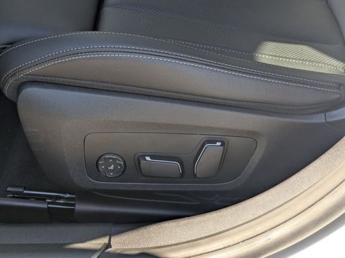 Used 2025 BMW 330i Sedan w/ Convenience Package image 15