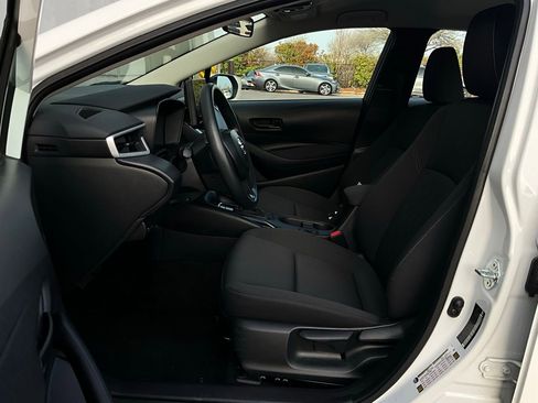 Used 2025 Toyota Corolla LE image 10