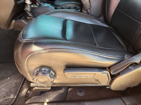 Used 2021 Jeep Wrangler Unlimited Sahara image 26