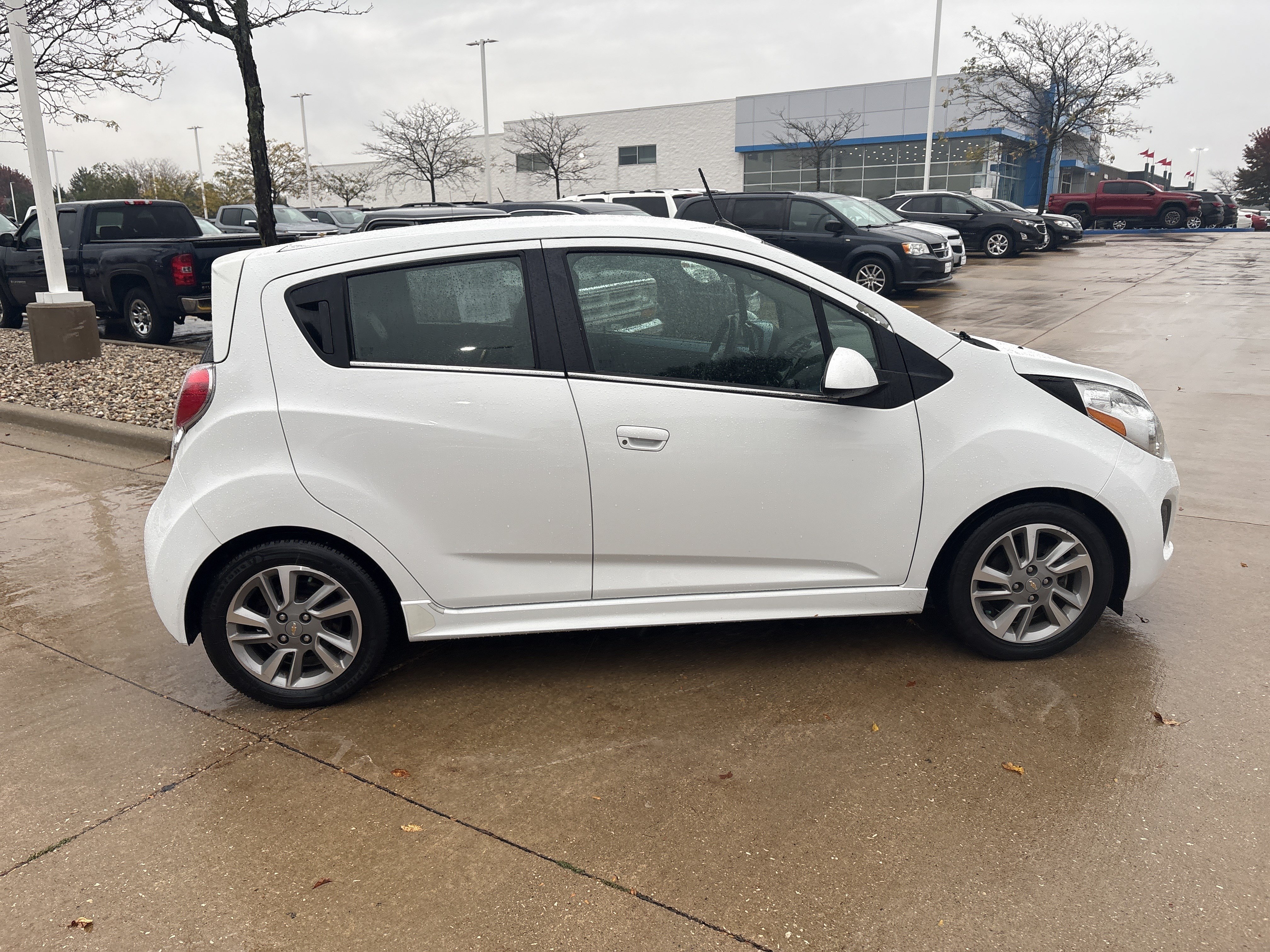Used 2014 Chevrolet Spark LT FWD image 9