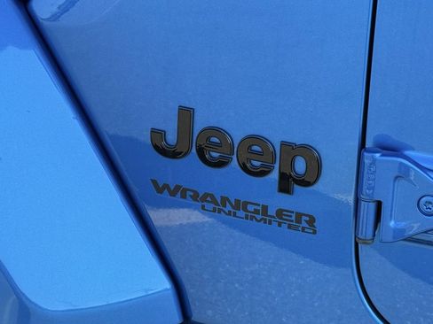 Used 2022 Jeep Wrangler Unlimited Sahara AWD/4WD image 26