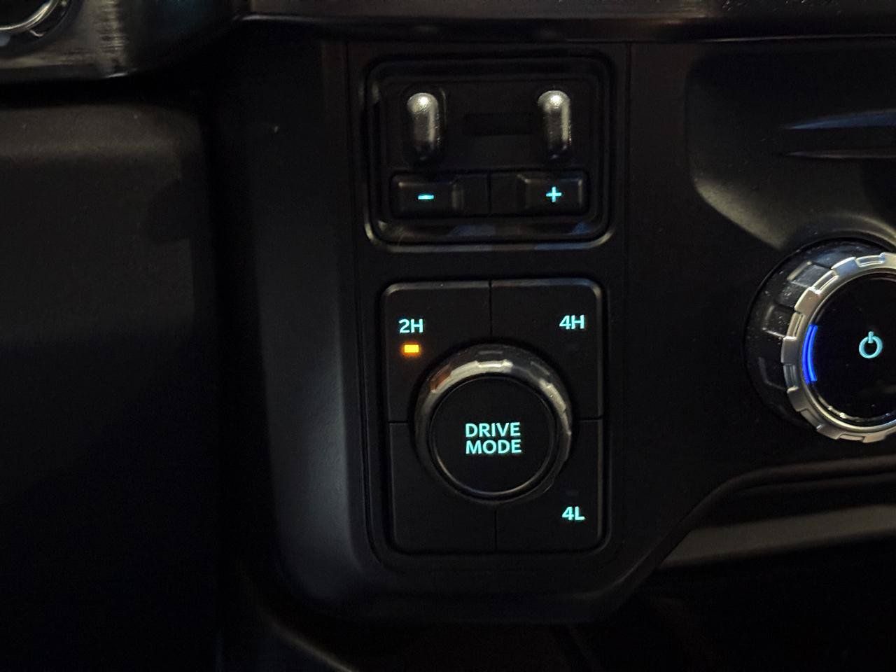 Used 2023 Ford F350 Lariat w/ Lariat Ultimate Package AWD/4WD image 11
