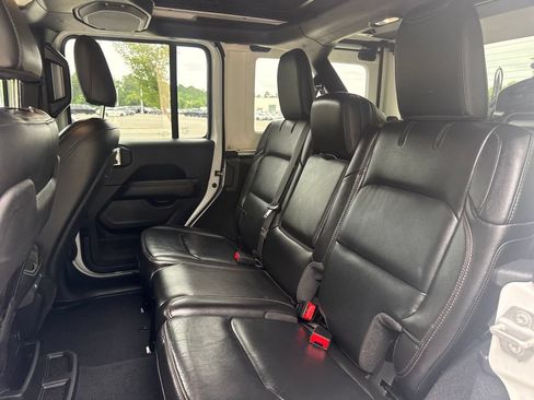 Used 2022 Jeep Wrangler Unlimited Rubicon AWD/4WD image 32