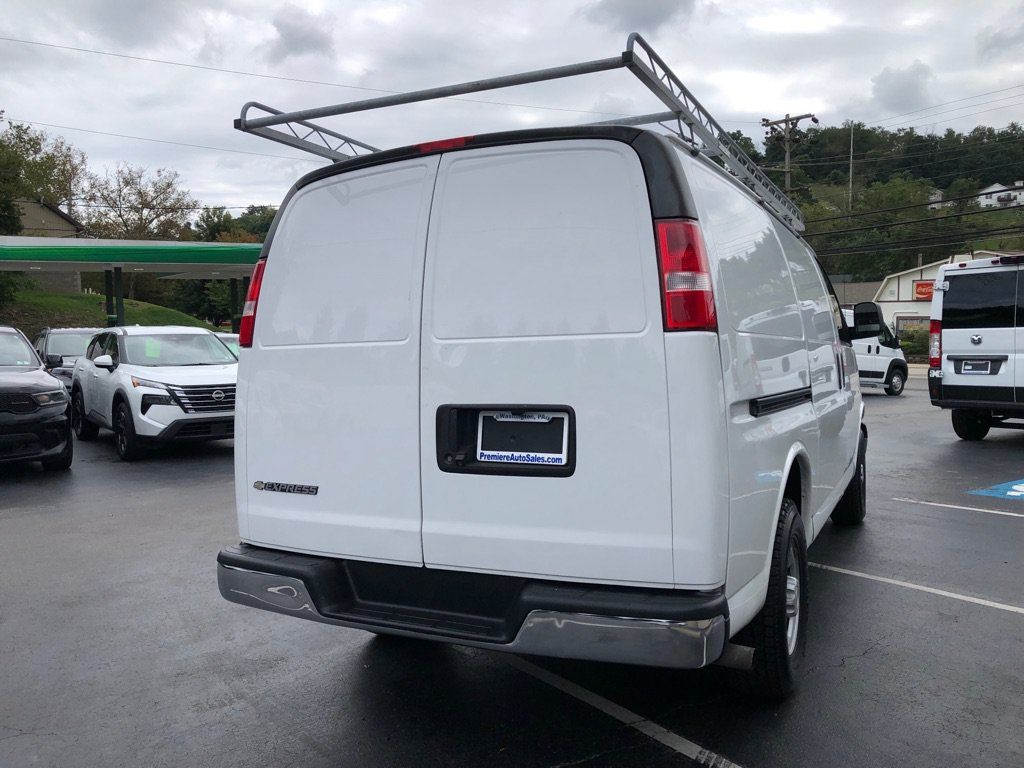 Used 2019 Chevrolet Express 3500 w/ Driver Convenience Package RWD image 5