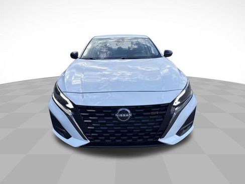 Used 2024 Nissan Altima 2.5 SR FWD image 2
