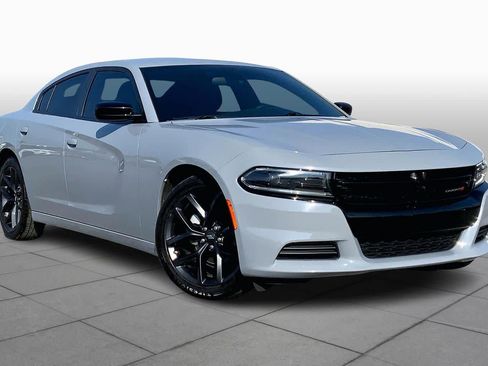 Used 2022 Dodge Charger SXT w/ Blacktop Package image 3