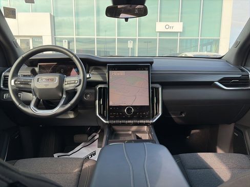 Used 2025 GMC Acadia Elevation image 11