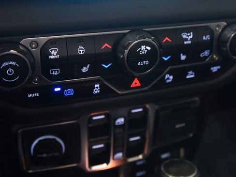 Used 2024 Jeep Wrangler High Altitude image 17