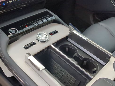 New 2026 Lincoln Navigator Premiere AWD/4WD image 18