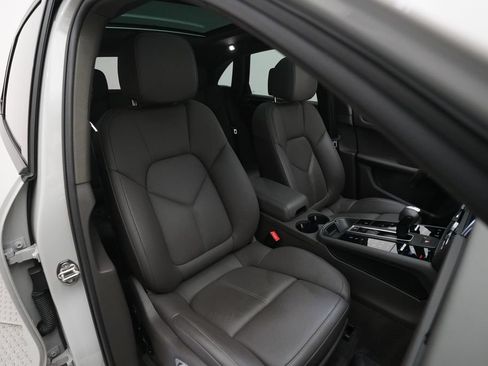 Certified 2023 Porsche Macan AWD/4WD image 27