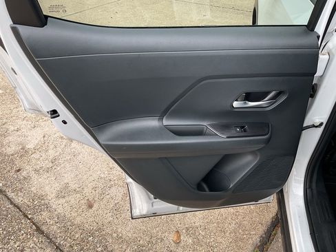 Used 2025 Nissan Kicks SV image 18