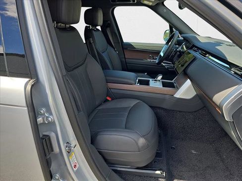 New 2025 Land Rover Range Rover SE image 10