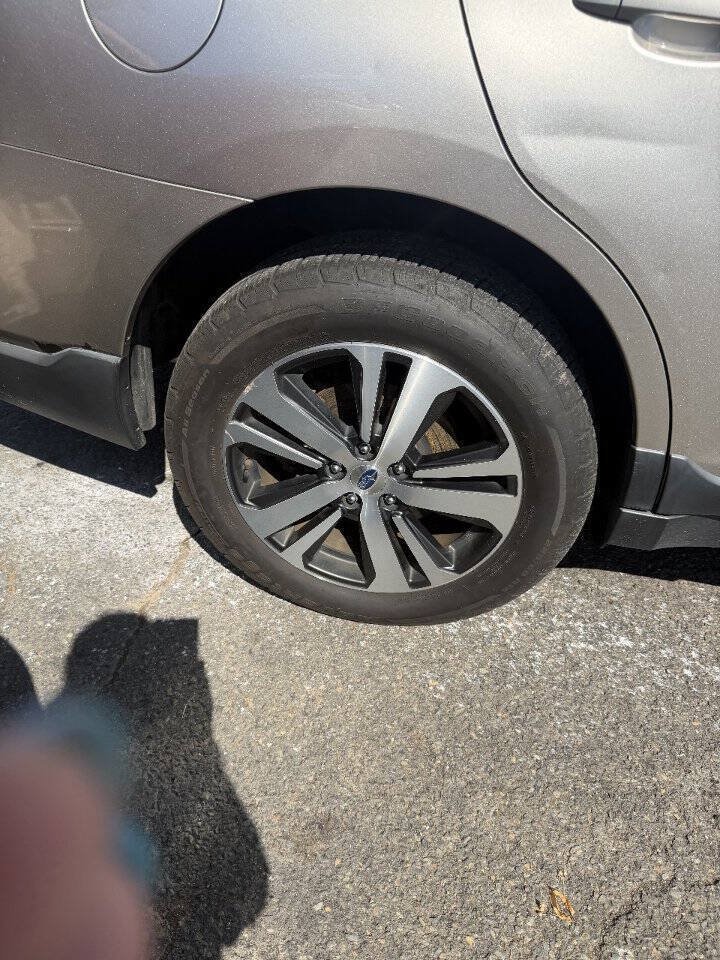 Used 2018 Subaru Outback 3.6R Limited AWD/4WD image 15