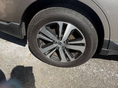 Used 2018 Subaru Outback 3.6R Limited AWD/4WD image 15