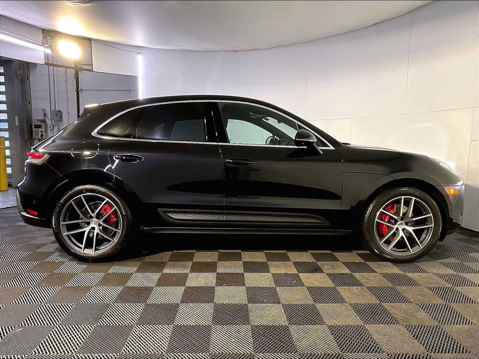 Certified 2024 Porsche Macan S AWD/4WD image 8