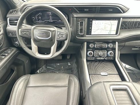 Used 2024 GMC Yukon XL Denali AWD/4WD image 23
