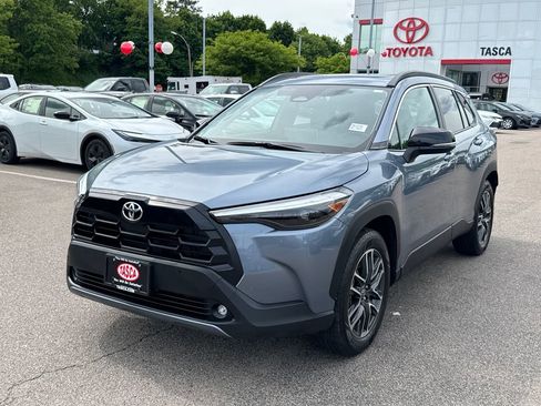 Used 2026 Toyota Corolla Cross XLE w/ Convenience Package AWD/4WD image 3