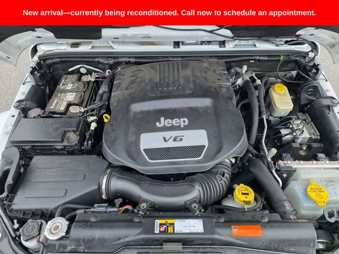 Used 2016 Jeep Wrangler Unlimited Rubicon w/ Connectivity Group image 10