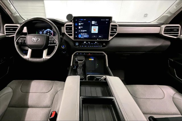 Used 2024 Toyota Tundra Limited AWD/4WD image 19