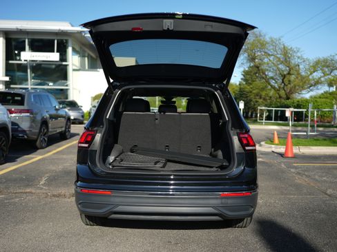 Certified 2024 Volkswagen Tiguan SE w/ Panoramic Sunroof Package AWD/4WD image 7