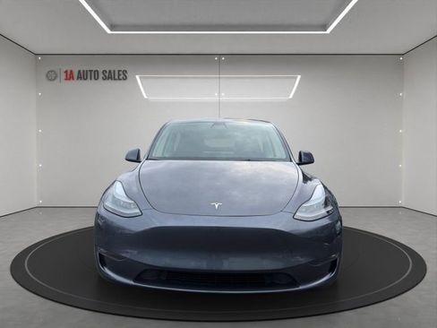Used 2022 Tesla Model Y Performance image 8