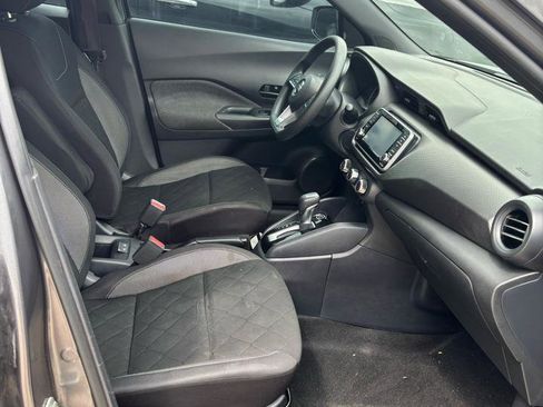 Used 2020 Nissan Kicks S image 8