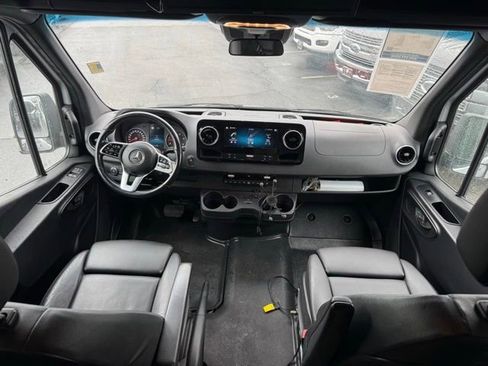 Used 2020 Mercedes-Benz Sprinter 3500 w/ Windows All Around Package image 15