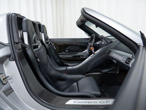 Used 2005 Porsche Carrera GT RWD image 40