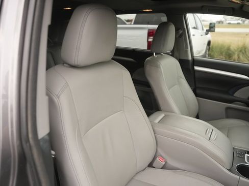 Used 2015 Toyota Highlander XLE image 20