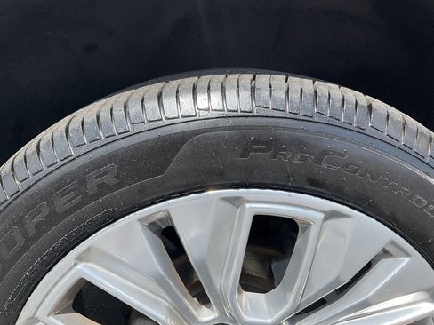 Used 2019 Chevrolet Suburban LT image 36